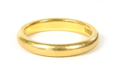 A 22ct gold wedding ring