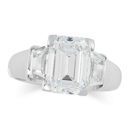 A 3.01 CARAT DIAMOND RING in 18ct white gold, set with