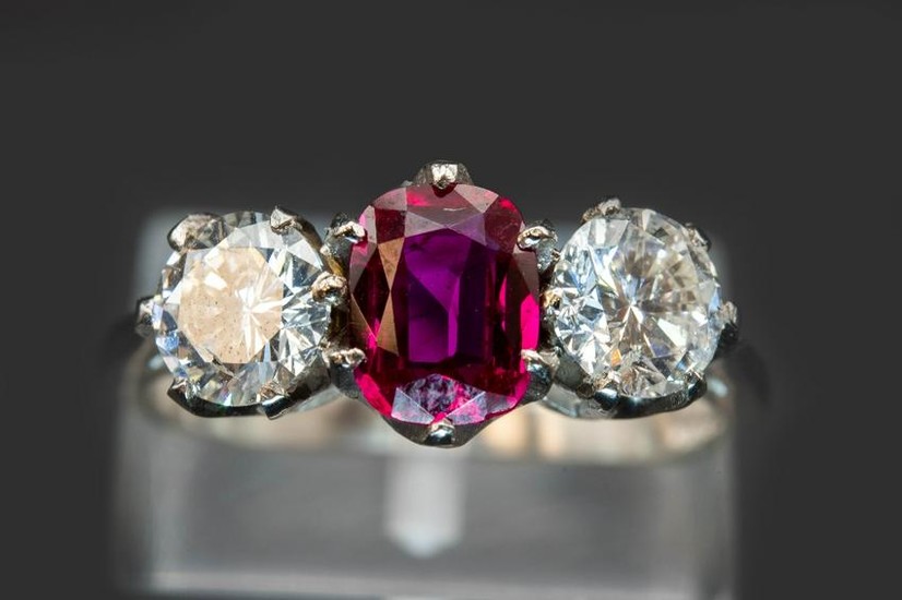 A BURMESE RUBY AND DIAMOND PLATINUM RING, the oval cut