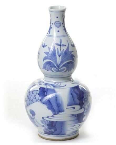 A CHINESE BLUE AND WHITE DOUBLE-GOURD VASE, CHINA