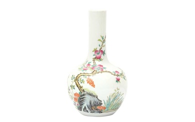 A CHINESE FAMILLE-ROSE 'PEACHES' VASE 民國時期 粉彩九桃花卉紋瓶 《乾隆年製》款