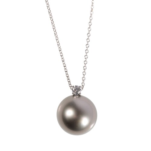 A CULTURED PEARL AND DIAMOND PENDANT NECKLACE the grey tone ...