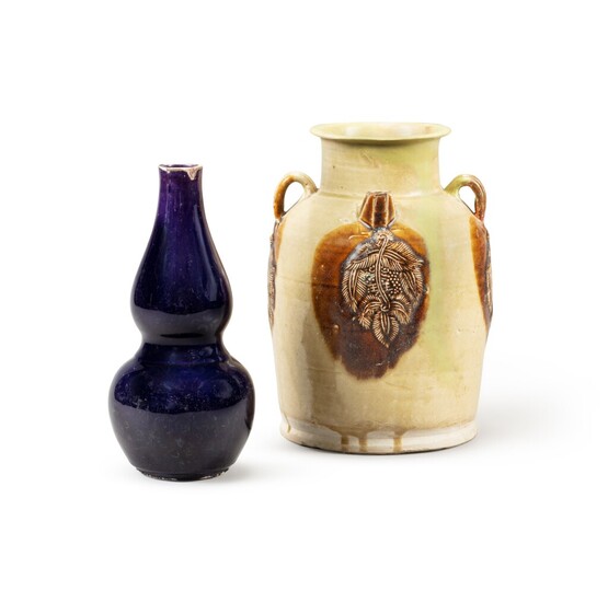A 'Changsha' celadon and brown glazed moulded ewer, and a black-glazed double gourd bottle vase Song-Ming dynasty | 宋至明 長沙窰青釉褐彩貼花水注及黑釉葫蘆瓶一組兩件