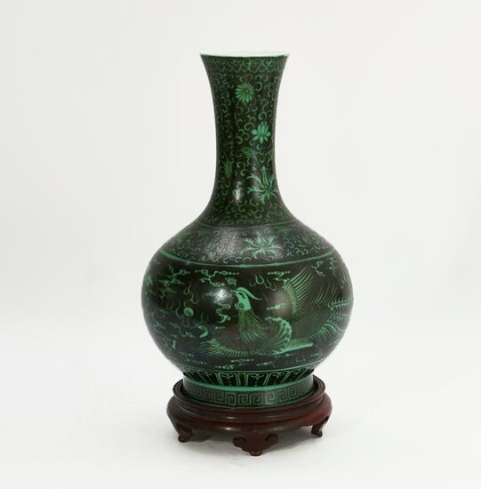 A Chinese glazed porcelain tianqiuping vase