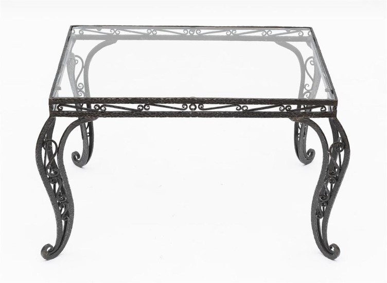 A DECORATIVE FRENCH WROUGHT IRON COFFEE TABLE WITH A GLAZED INSET TOP, 47CM H X 76CM L X 56CM D
