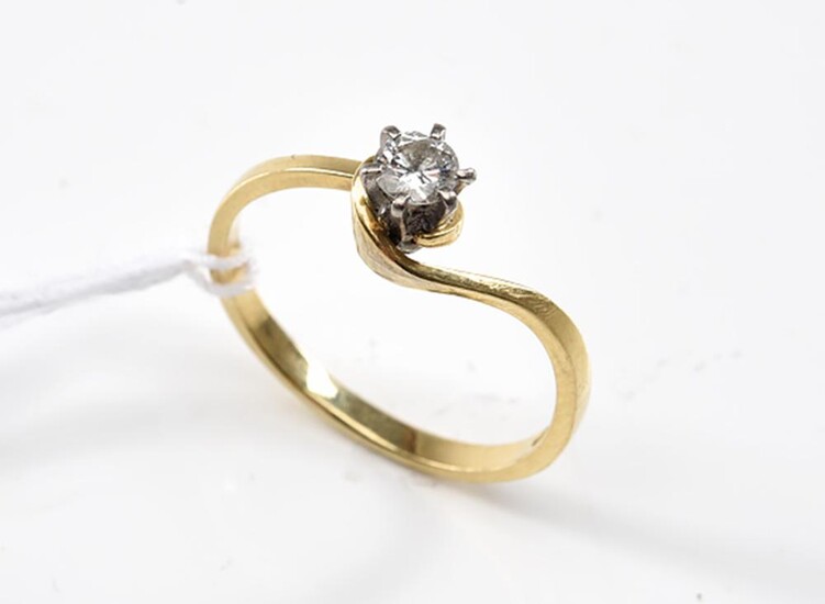 A DIAMOND RING OF APPROXIMATELY 0.25CTS, IN 18CT GOLD, SIZE P, 2.6GMS