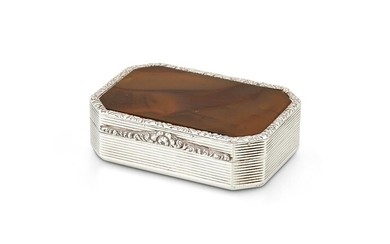 A GEORGE IV SILVER AND AGATE CANTED-RECTANGULAR SNUFF BOX PROBABLY BY JOHN LINNIT
