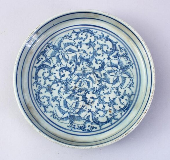 A LATE 19TH CENTURY CHINESE BLUE & WHITE PORCELAIN