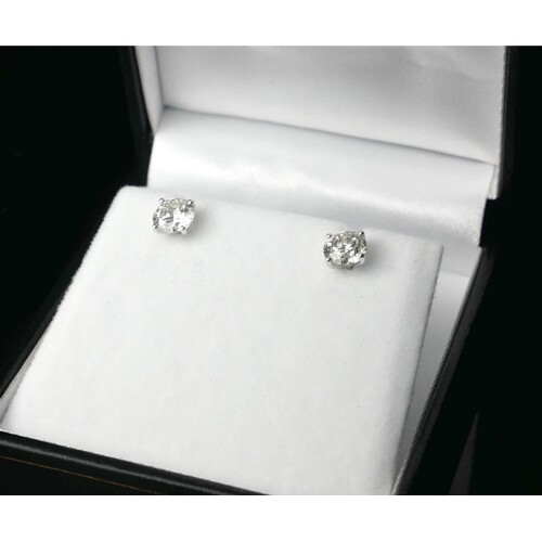 A PAIR OF 18CT WHITE GOLD AND BRILLIANT CUT DIAMOND STUDS Fo...