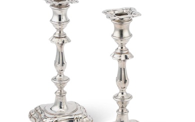 A PAIR OF 18TH CENTURY STYLE SILVER CANDLESTICKS