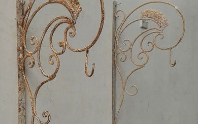 A PAIR OF WROUGHT IRON WALL BRACKETS