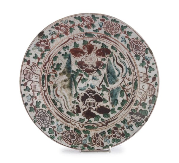 A PERSIAN CERAMIC DISH EARLY 20TH CENTURY. CHIPPING.