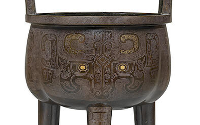 A VERY FINE GOLD AND SILVER-INLAID BRONZE TRIPOD INCENSE BURNER, LIDING