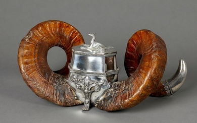 A VICTORIAN RAM'S HORN SNUFF MULL WITH ELECTROPLATED MOUNTS