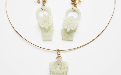 A White Jade 'Longevity' Necklace and Earring Set, 19th Century