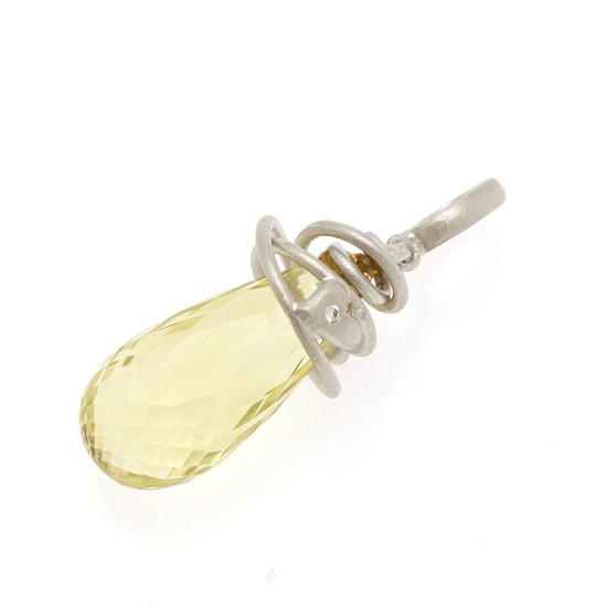 A hinged lemon quartz and diamond pendant set with a diamond weighing app. 0.02 ct. and a briolette lemon quartz, mounted in 18k matted white gold.