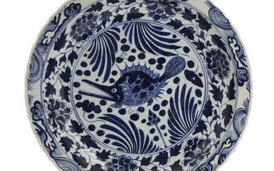 A huge Chinese blue and white porcelain platter, decorated with sword fish. Marked Xuande. 20th century. Diam. 61 cm.