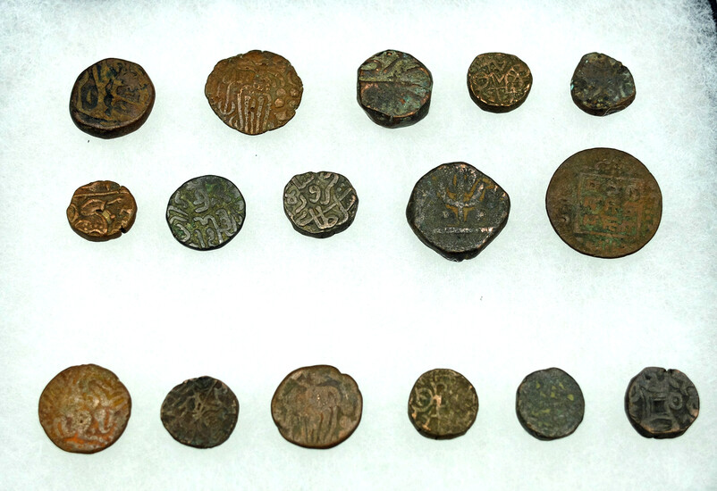 A lovely collection of 16 ancient coins