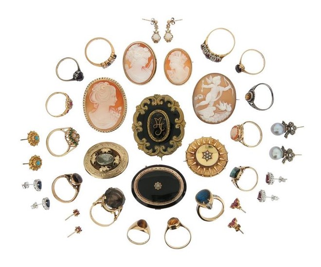 A mixed group of jewellery, including a pair...