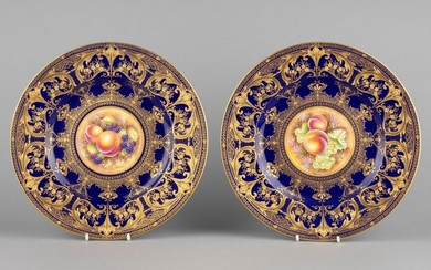 A pair of Royal Worcester cabinet plates, 10 1/2 in. (26.7 cm.) d.