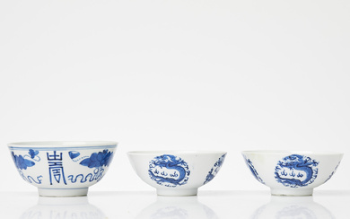 A set of 3 bowls, blue and white decor, porcelain, China, 1800/20th century.
