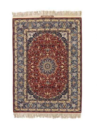 A signed Isfahan rug, Persia. Classical medallion design. Signed: Iran Mohammad Horr. Knotted on silk warps. C. 750.000 kn. pr. sqm. C. 1960. 208×149 cm.