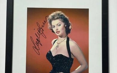 SOLD. A signed colour still photograph of the Italian actress Sophia Loren. – Bruun Rasmussen Auctioneers of Fine Art