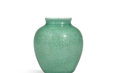 A small apple green-glazed jar, Qing dynasty, 18th century | 清十八世紀 蘋果綠釉小罐