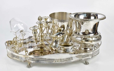 A small quantity of silver plated items to include ice...
