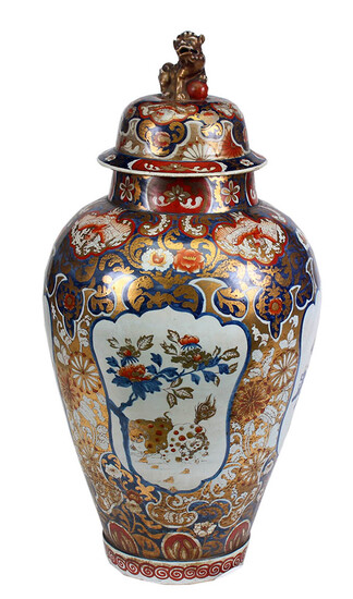 A vintage Japanese Imari polychrome covered jar