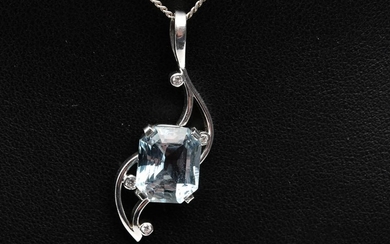 AN AQUAMARINE AND DIAMOND PENDANT IN 9CT WHITE GOLD, TO A FINE SILVER CHAIN