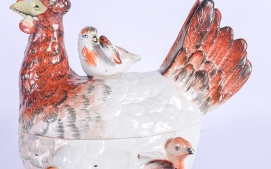 AN EARLY 19TH CENTURY YORKSHIRE POTTERY HEN TUREEN AND