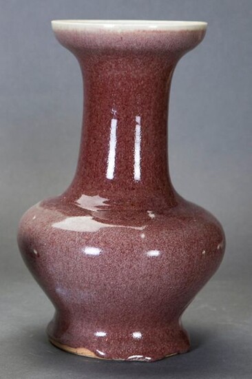 Ancient Chinese glazed ceramic vase in maroon colour. With marks on the base. Height: 28 cm. Exit: 200uros. (33.277 Ptas.)