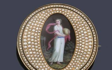 Brooch plaque in circular design with small aljófar