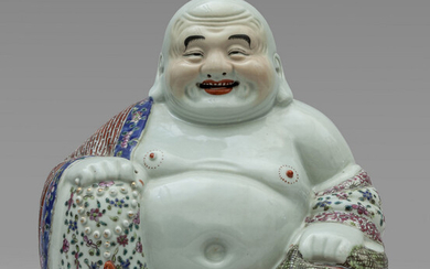 Buddha in porcellana policroma, Cina inizi sec.XX h.cm.26