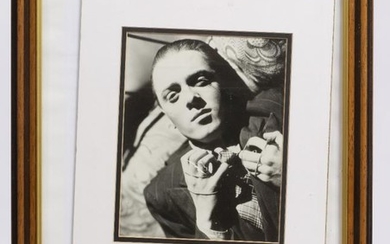 CINEMA AND ENTERTAINMENT SIGNATURES AND PHOTOGRAPHS to include: Laurence...