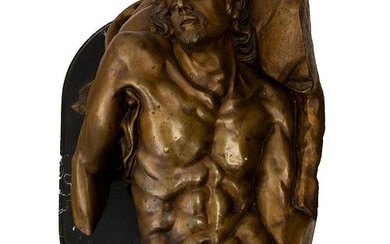 CRISTO YACENTE. FRANCIA, 1RA MITAD DEL SXX. Bronce, patinado en color marrón; base de mármol negro. 24 x 53 x 40 cm.