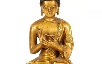 Chine, Époque Qianlong (1736-1795) Statue de Bouddha en bronze doré représenté assis sur une double...