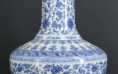 Chinese Blue and White Porcelain Vase.