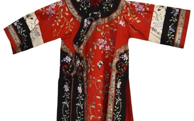 Chinese Embroidered Silk Ladies Robe