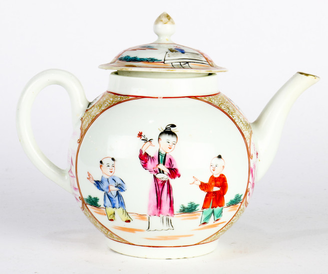 Chinese Export Enamelled Porcelain Teapot