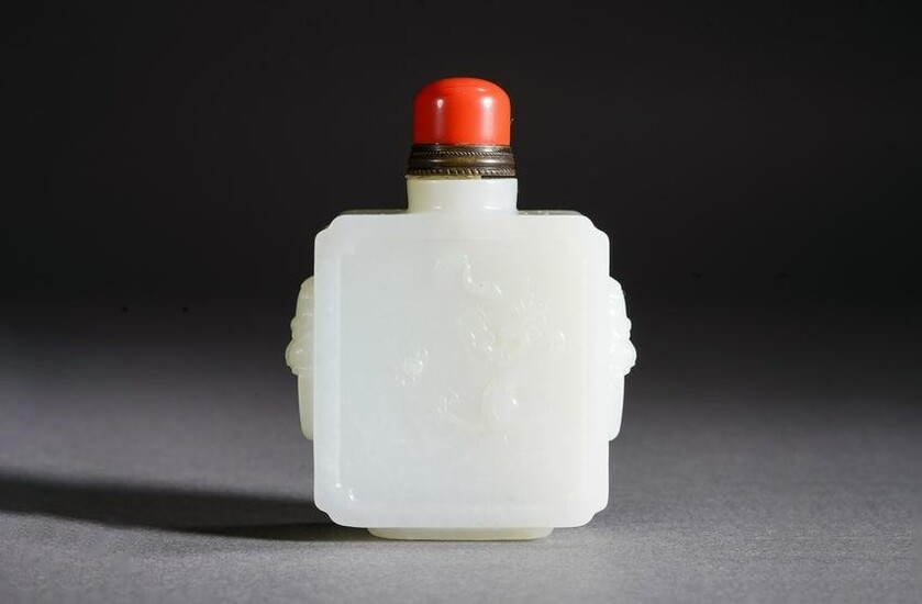 Chinese White Jade 'Dragon' Rectangular Snuff Bottle