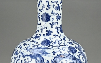 Chinese vaas, H 43,5 cm.