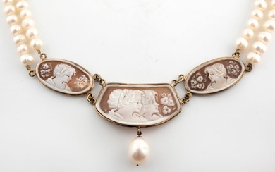 Collier à double rangs de perles retenant... - Lot 318 - Copages Auction Paris
