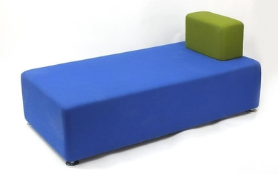Contemporary French modular settee by Steelcase, 74cm H