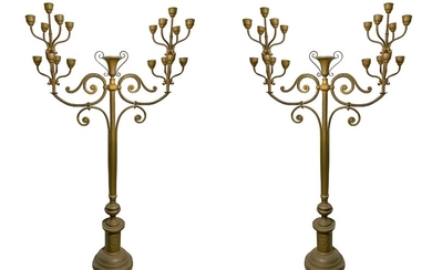 Coppia di importanti candelabri in ottone dorato