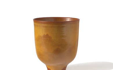 Cylindrical vase with lip