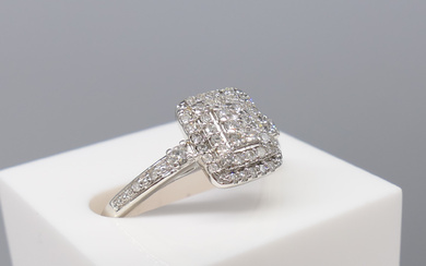 DIAMOND white gold ring.