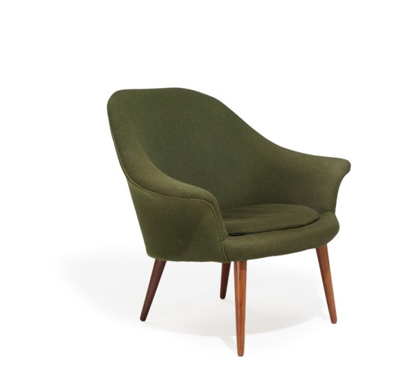 Danish furniture deisgn: Easy chair with teak legs, upholstered with green fabric. 1950–60s.