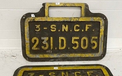 Deux plaques en fonte de locomotive SNCF... - Lot 18 - Beaussant Lefèvre & Associés